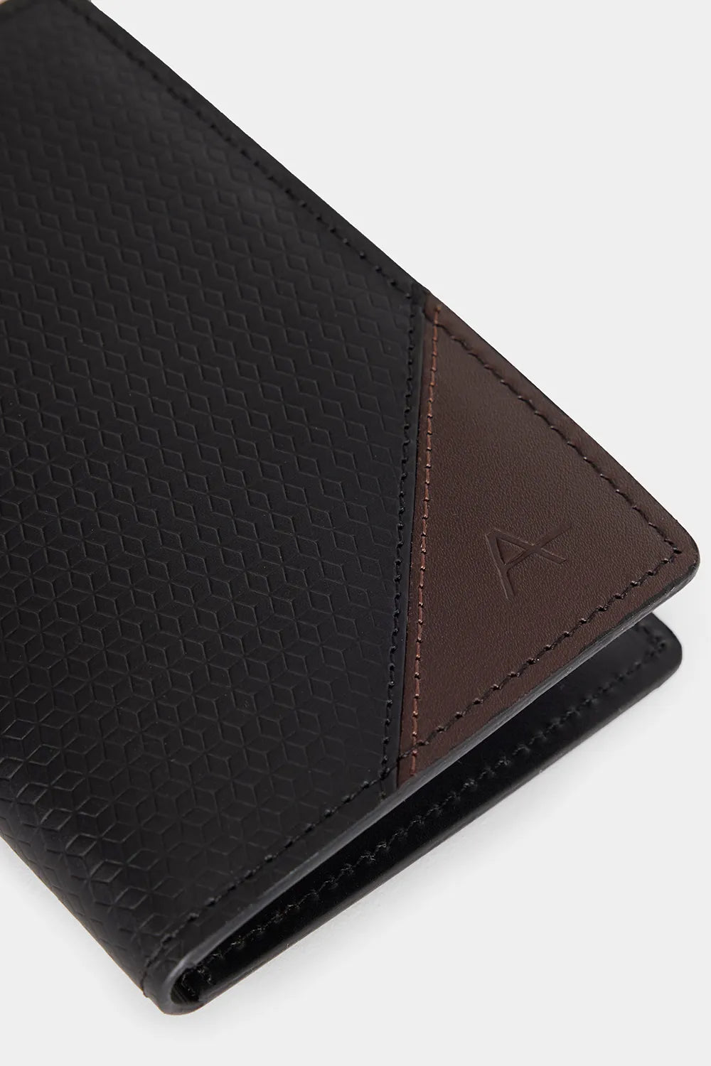 CARTEIRA COURO MÉDIA ESTAMPA RECORTE PRETO