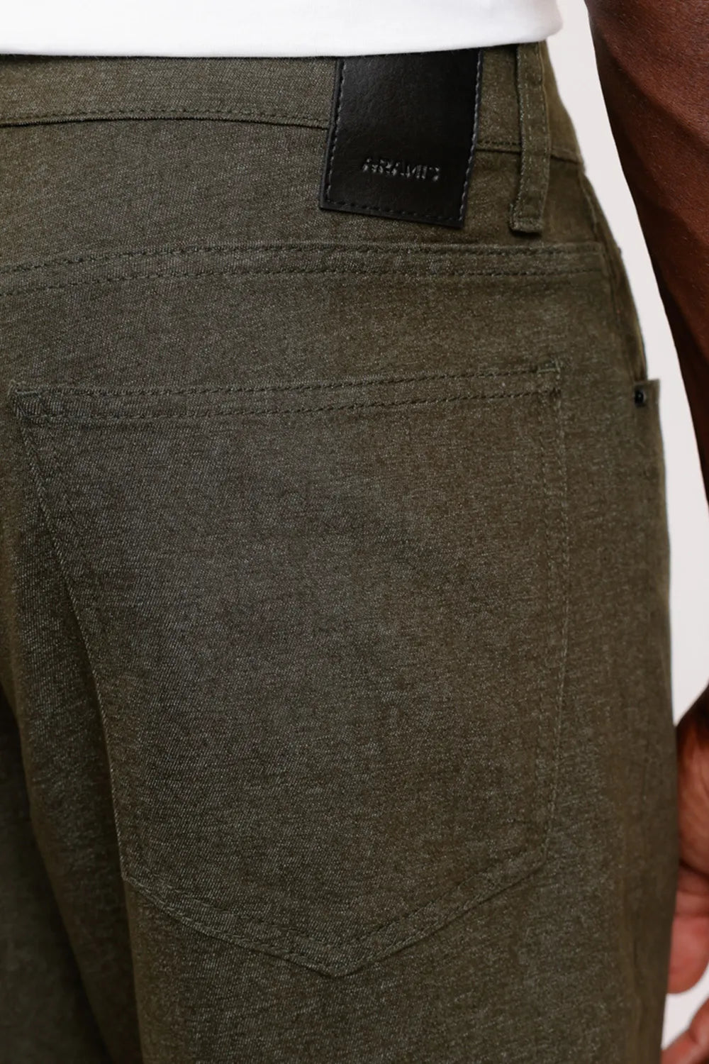 BERMUDA MOLINE COLOR VERDE MILITAR