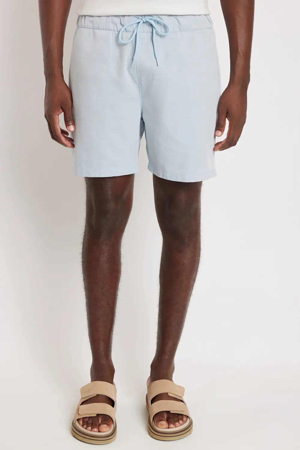 BERMUDA COM ELÁSTICO COLOR AZUL CLARO
