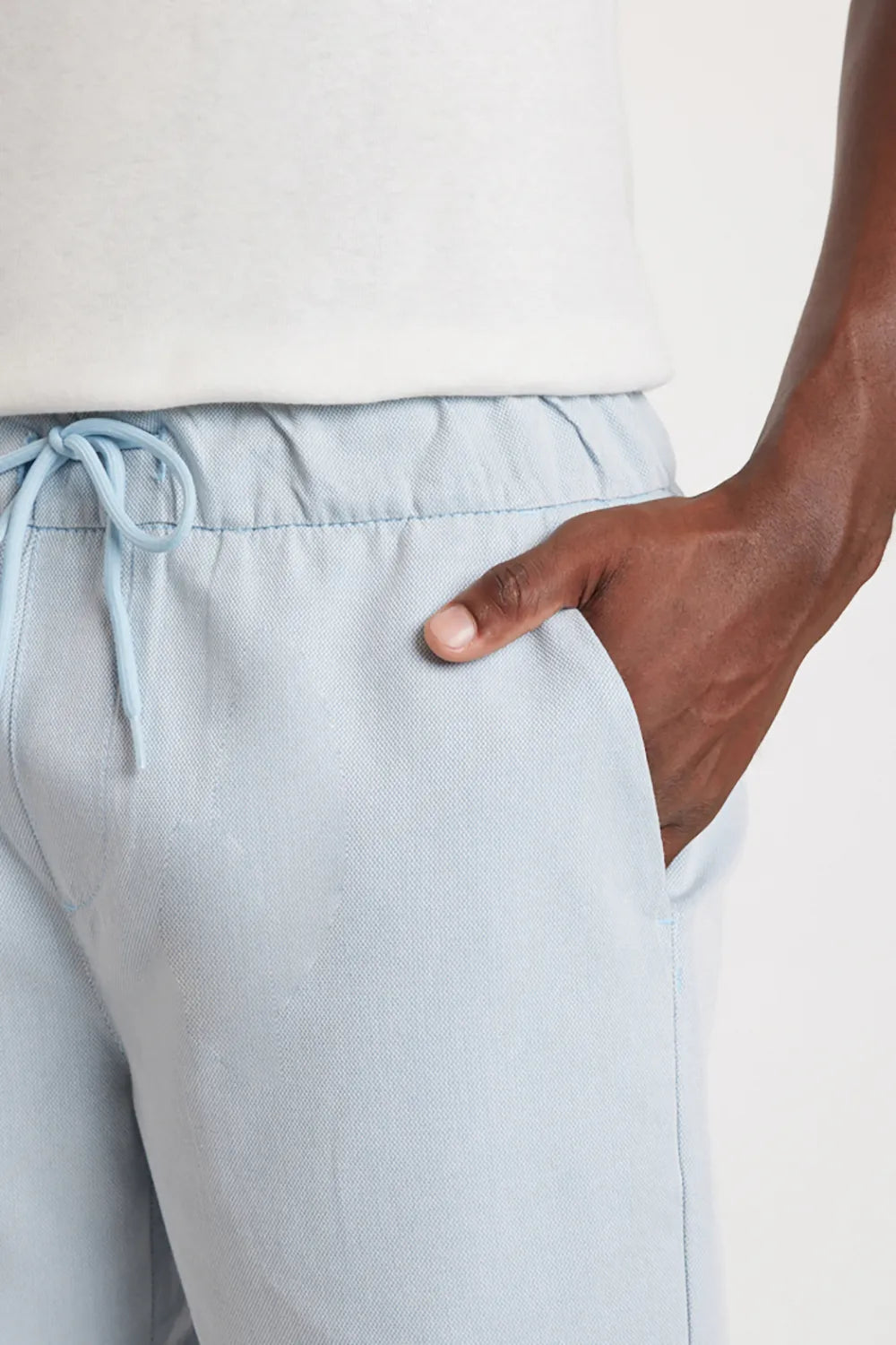 BERMUDA COM ELÁSTICO COLOR AZUL CLARO