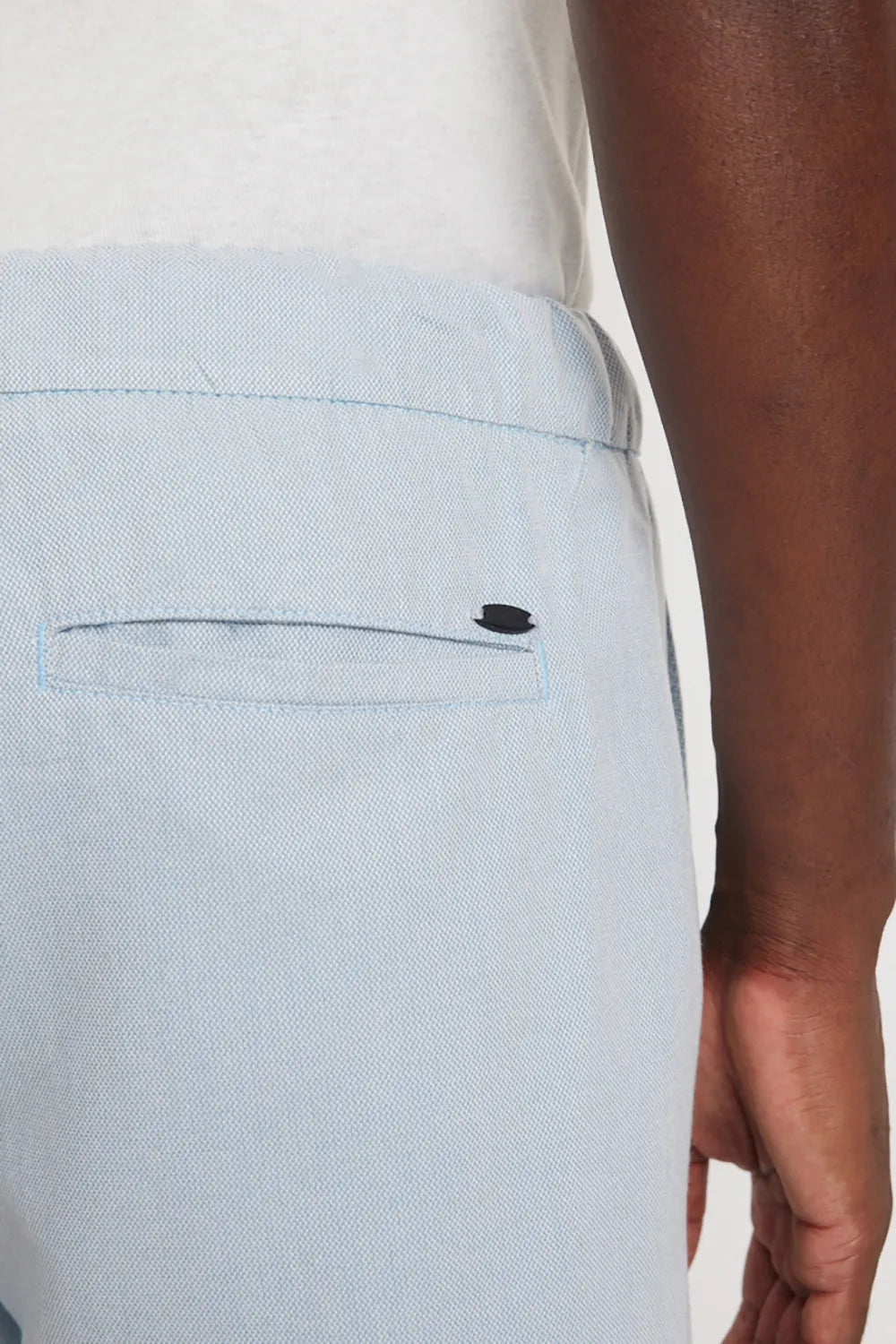 BERMUDA COM ELÁSTICO COLOR AZUL CLARO