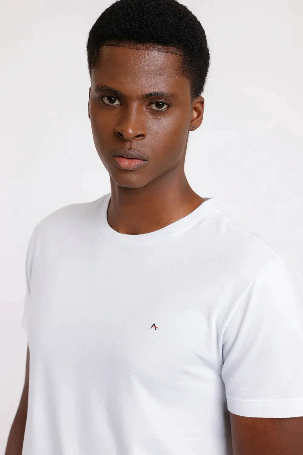 CAMISETA MANGA CURTA MAQUINETADA BRANCO