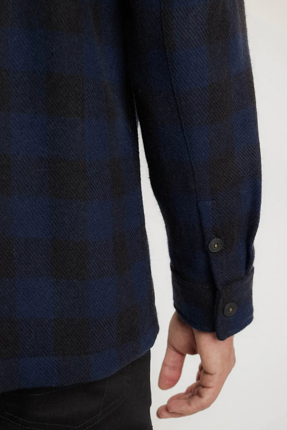 JAQUETA OVERSHIRT LÃ XADREZ BICOLOR MARINHO COM PRETO