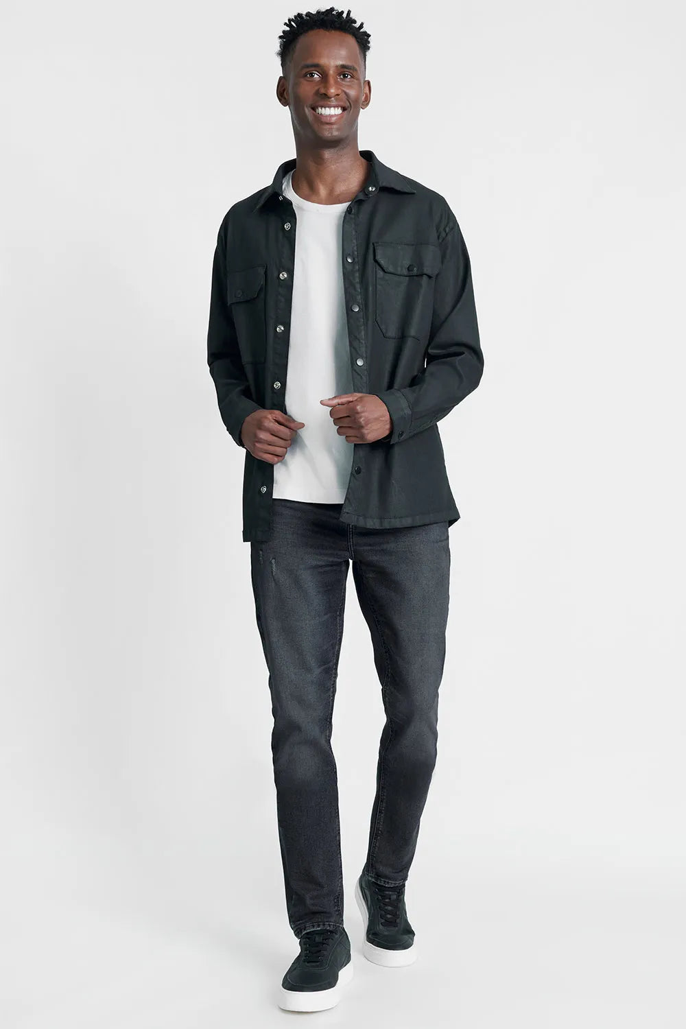 JAQUETA OVERSHIRT ICON RESINADA PRETO