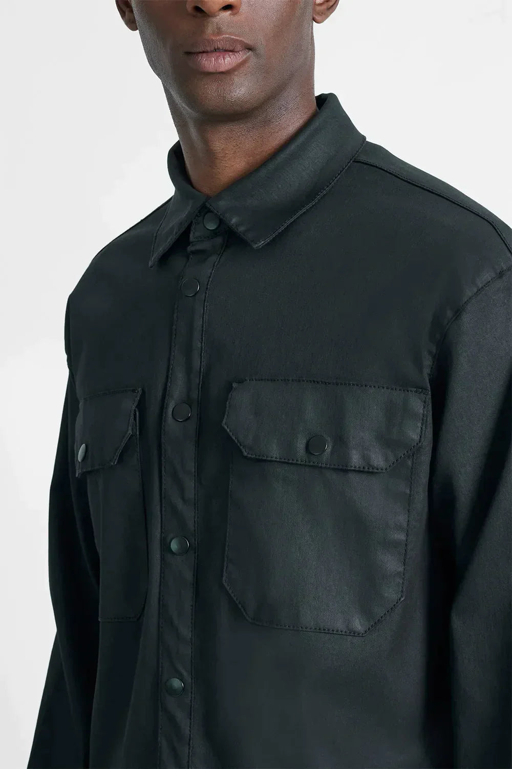 JAQUETA OVERSHIRT ICON RESINADA PRETO
