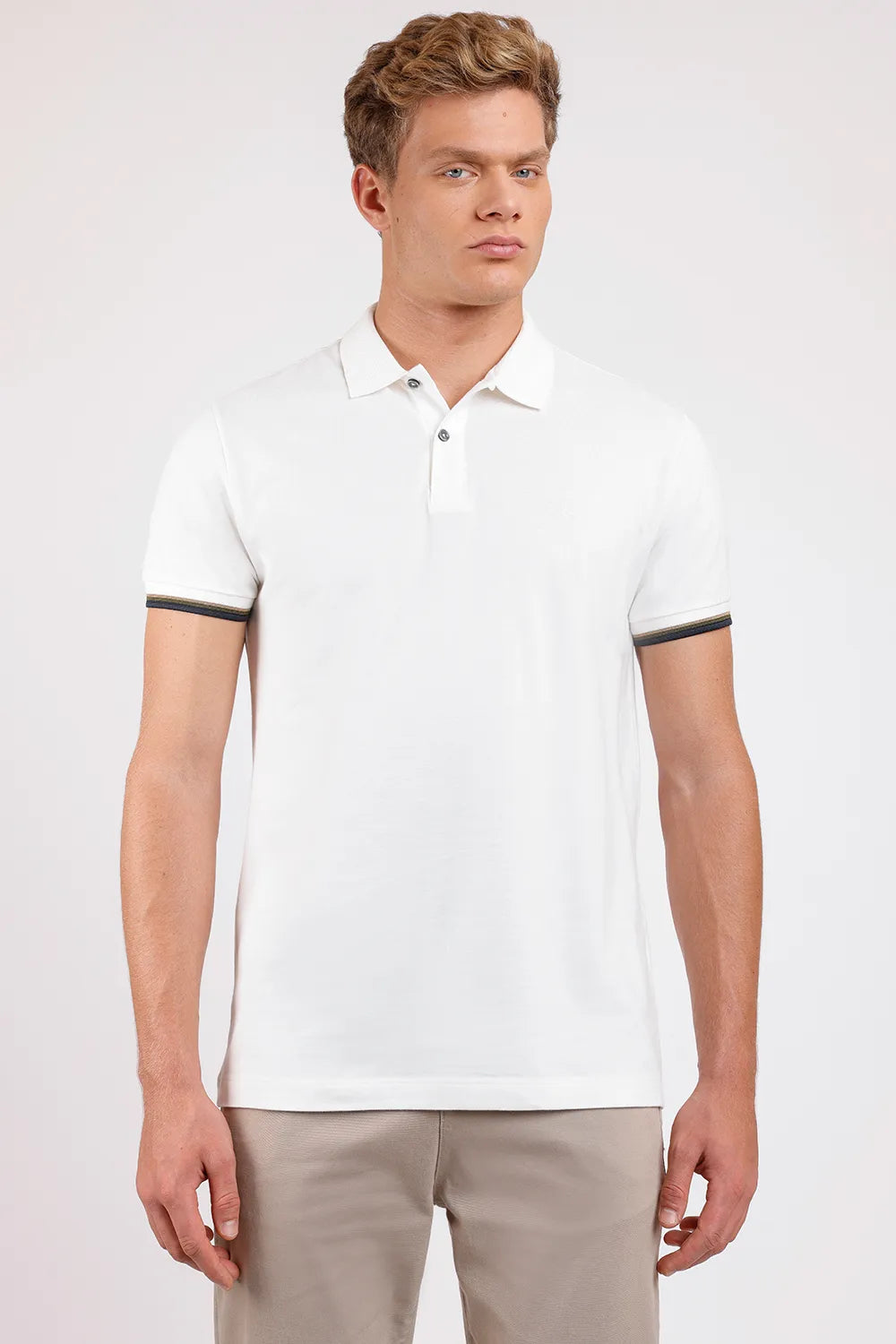 POLO MANGA CURTA PIQUET COM FRISOS OFF WHITE