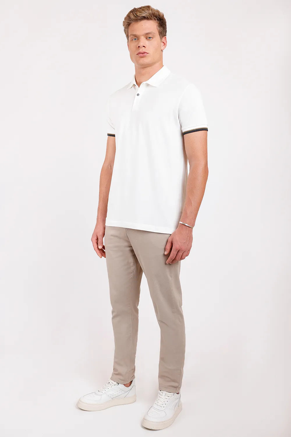 POLO MANGA CURTA PIQUET COM FRISOS OFF WHITE