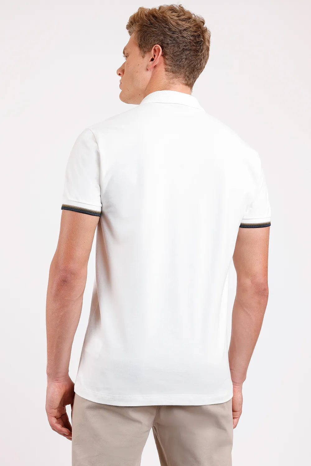 POLO MANGA CURTA PIQUET COM FRISOS OFF WHITE