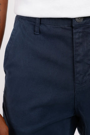 CALÇA CHINO SLIM SARJADA MARINHO