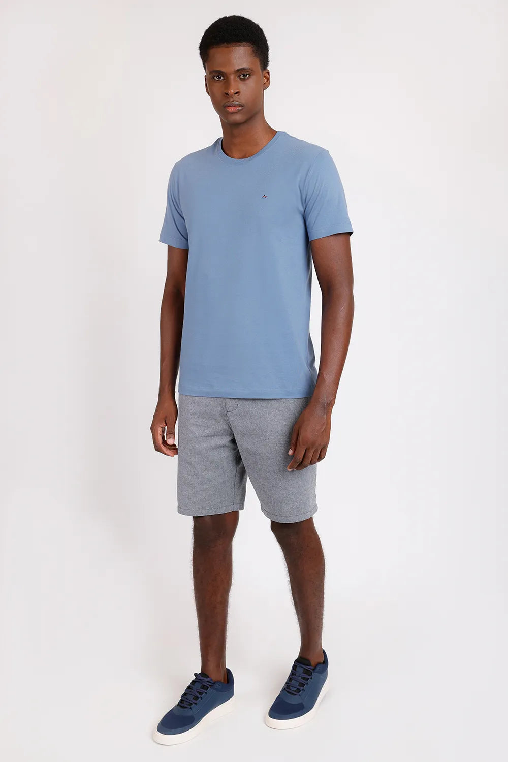 CAMISETA MANGA CURTA BORDADO AZUL CLARO