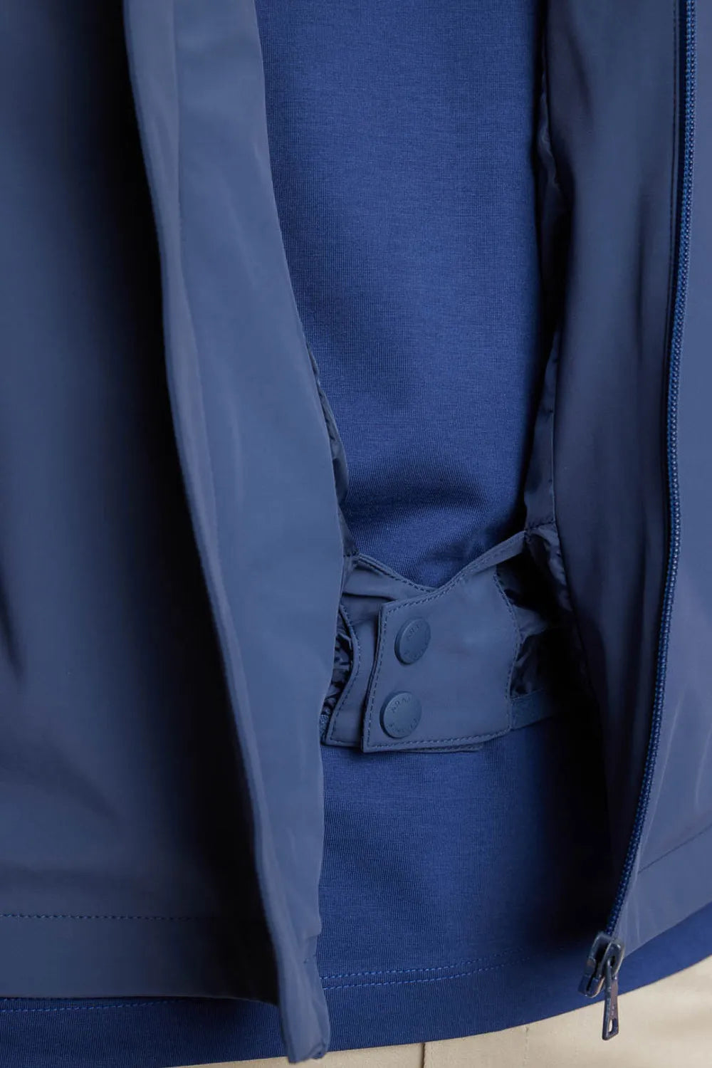 JAQUETA NYLON CAPUZ RETRATIL LIQUID REPELLER ALUMINIO