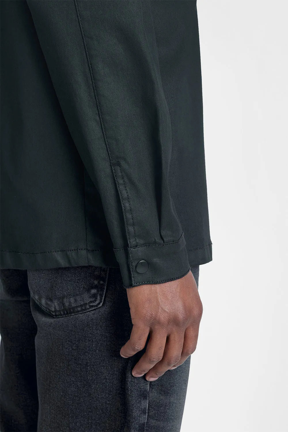 JAQUETA OVERSHIRT ICON RESINADA PRETO