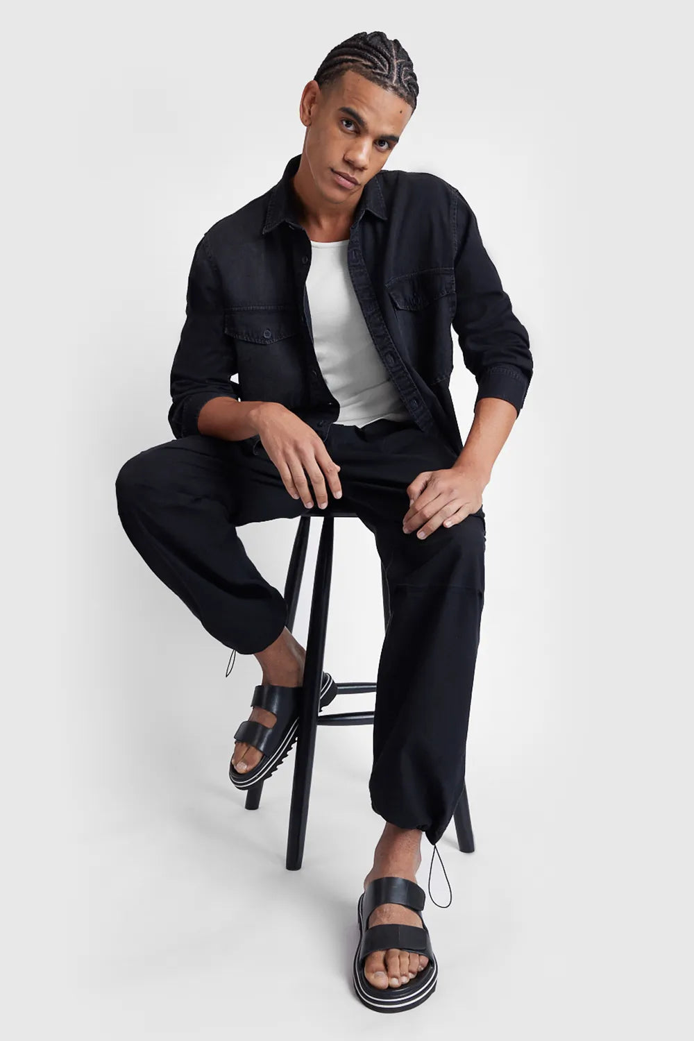 CAMISA MANGA LONGA OFF AND BLACK REGULAR JEANS DESTROYED COM BOLSOS PRETO