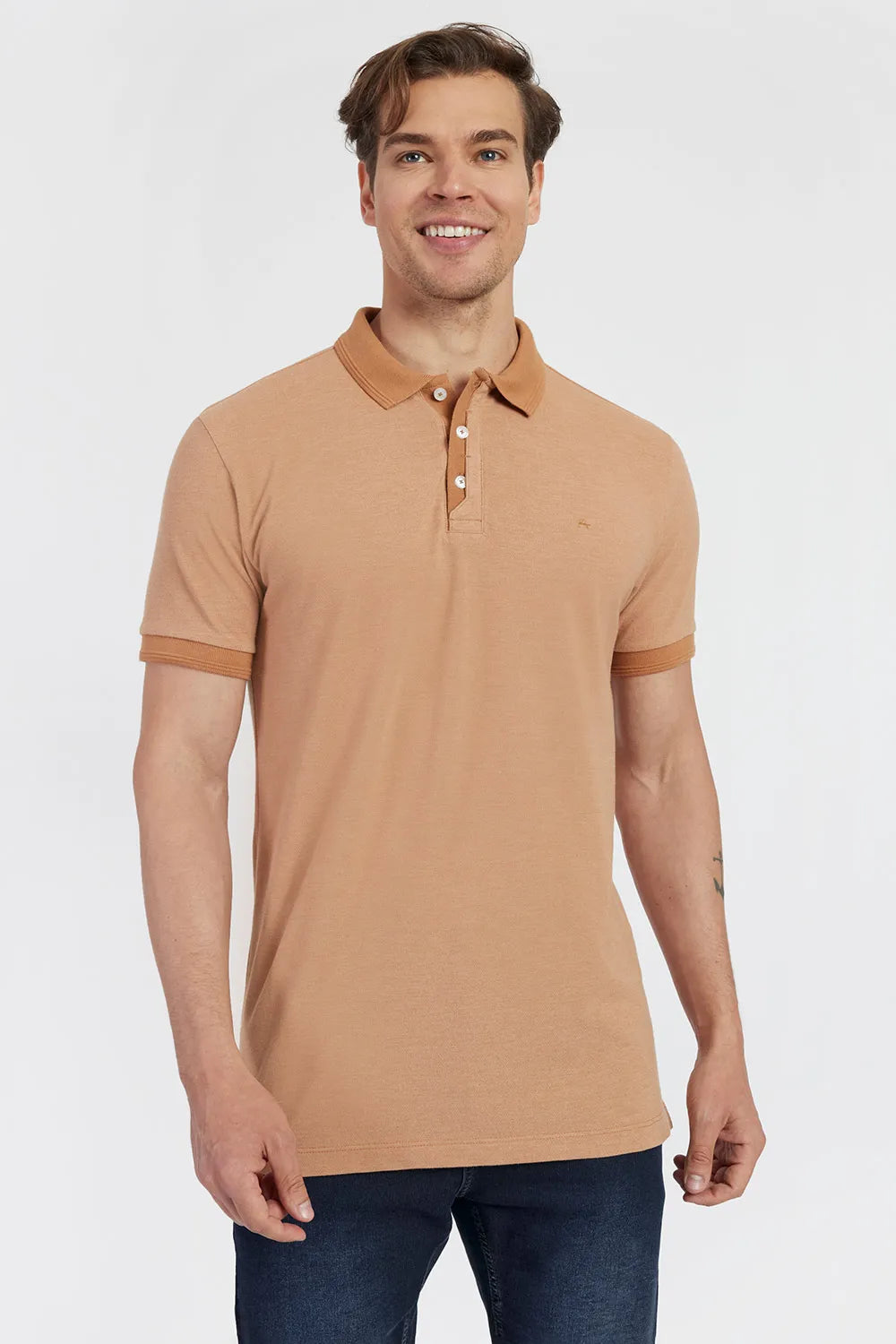 POLO MANGA CURTA PEITILHO DUPLO CARAMELO