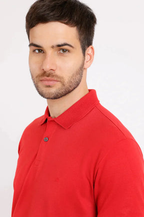 POLO MANGA CURTA PIQUET COM FRISOS VERMELHO