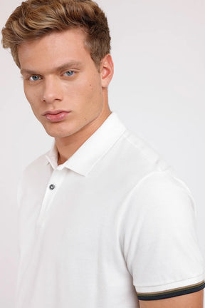 POLO MANGA CURTA PIQUET COM FRISOS OFF WHITE